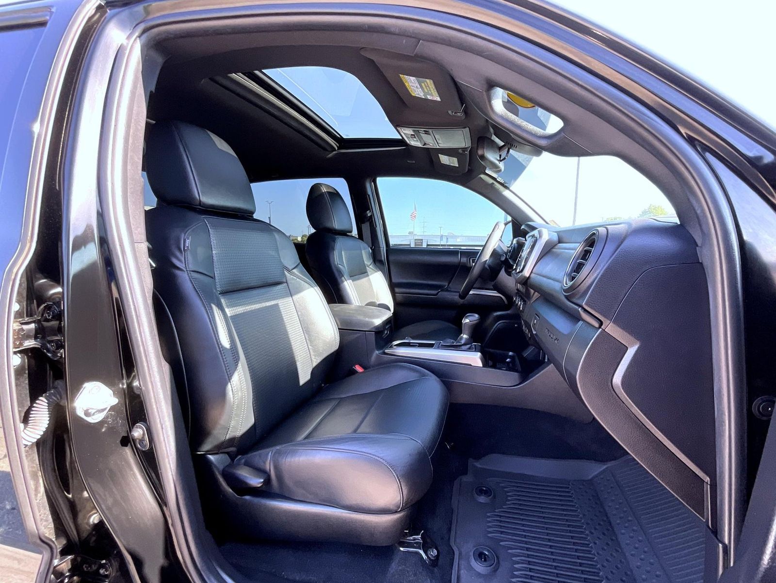 2023 Toyota Tacoma Limited photo 13