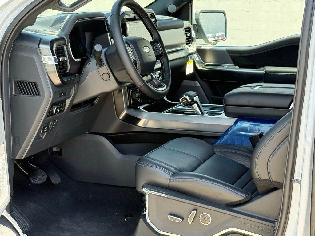 2025 Ford F-150 Platinum photo 6