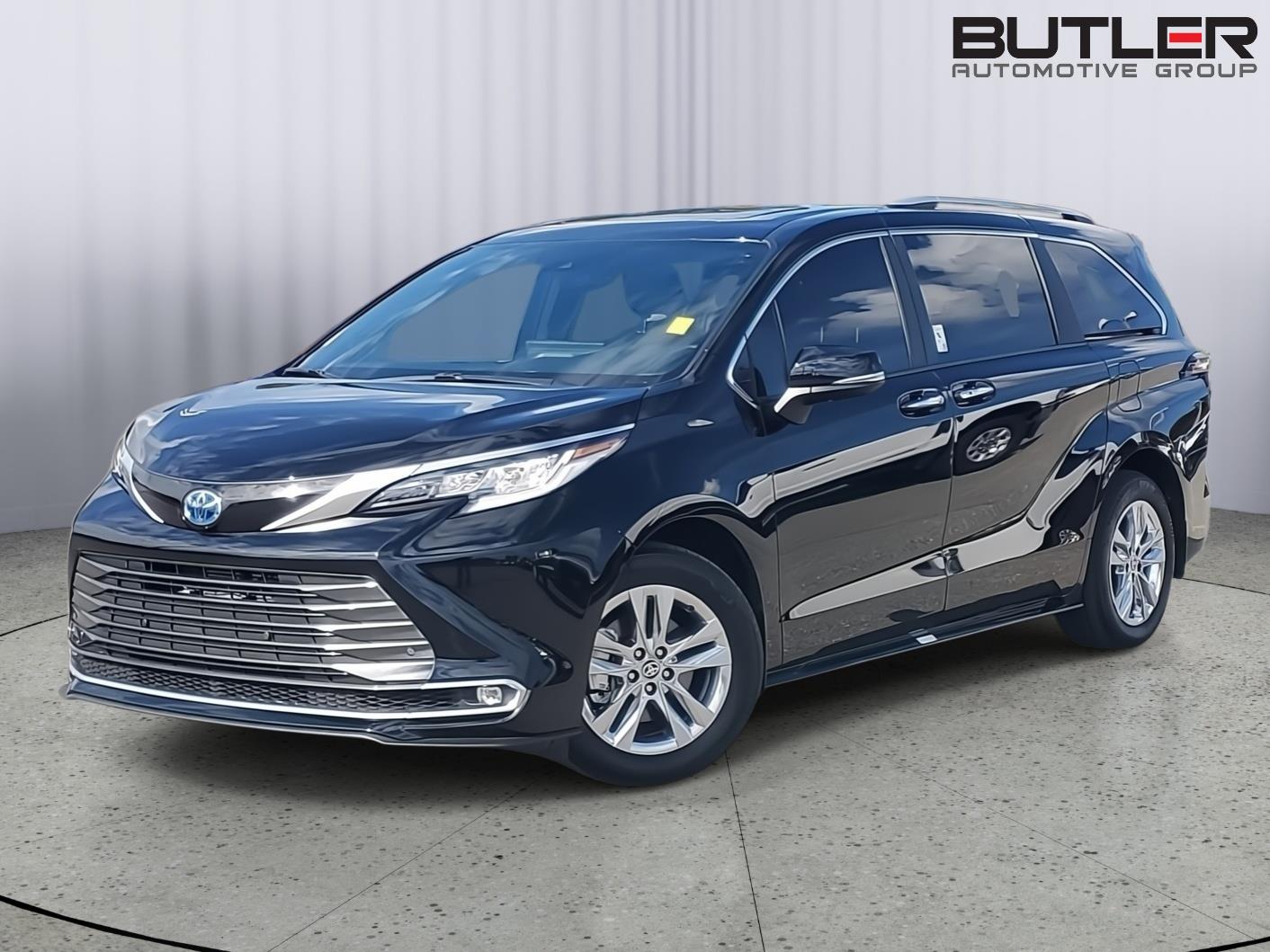 2025 Toyota Sienna Limited's photo