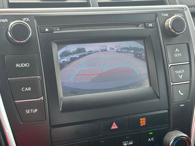 2016 Toyota Camry LE photo 4