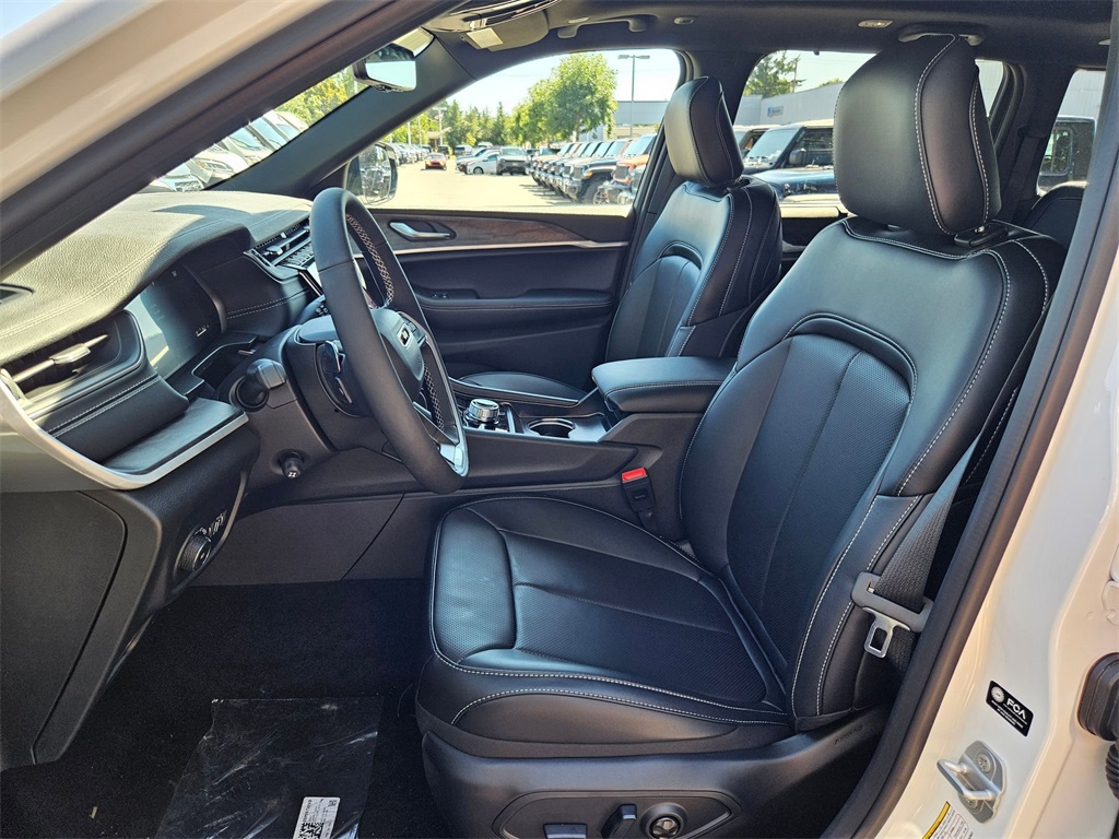 2025 Jeep Grand Cherokee Limited photo 10
