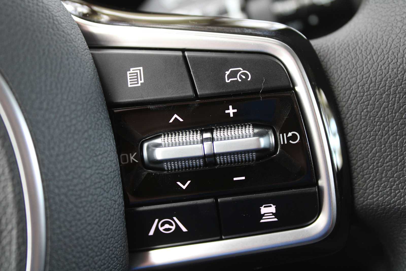 2026 Kia Sorento LX photo 24