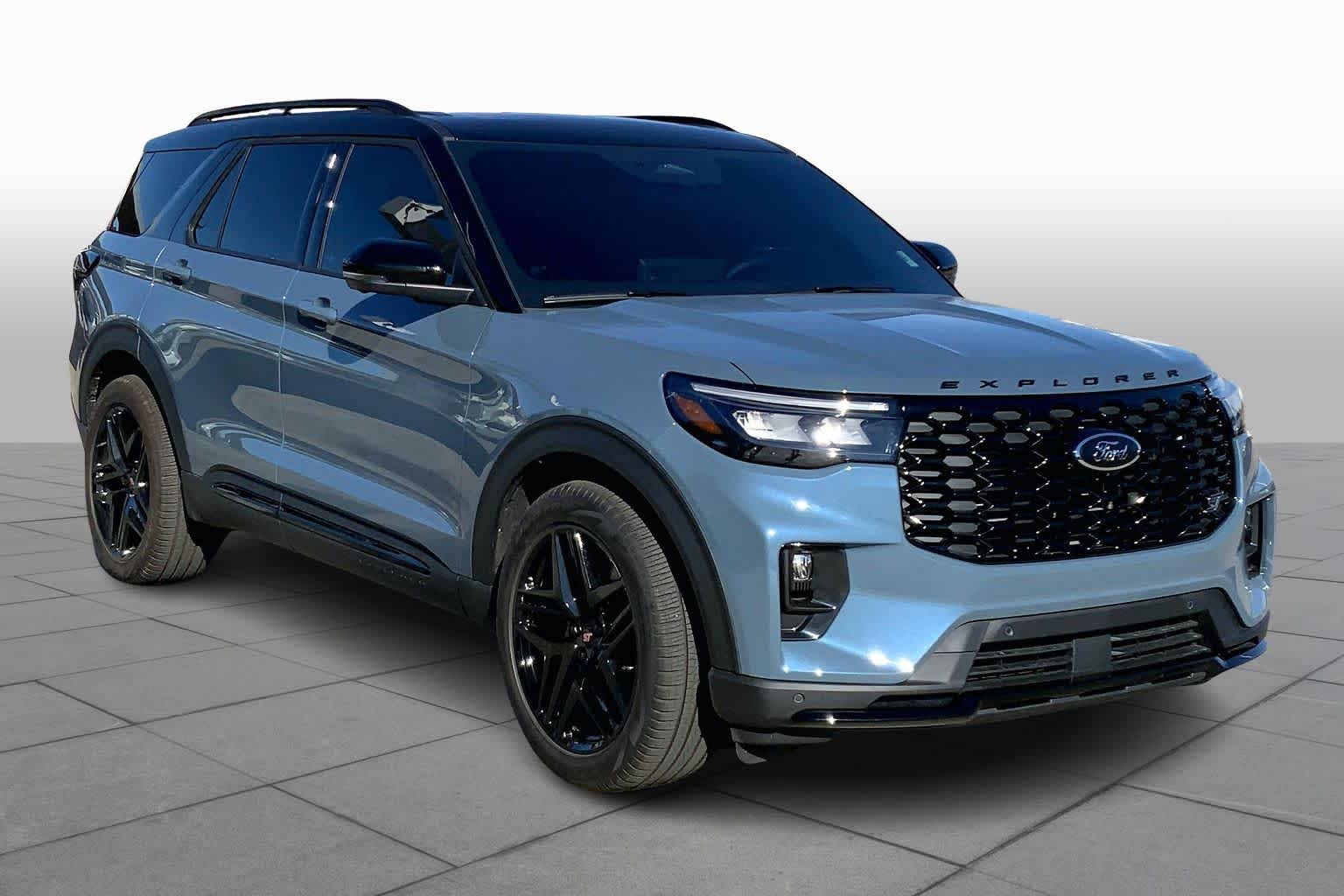 2025 Ford Explorer - Image 3