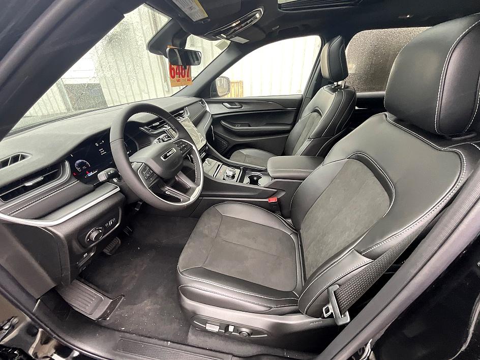 2025 Jeep Grand Cherokee Altitude X photo 15
