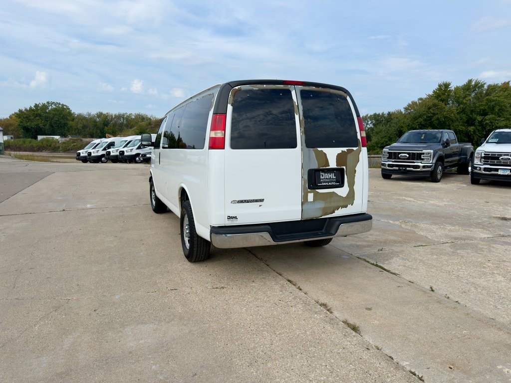 2009 Chevrolet Express 2500 Work Van photo 4