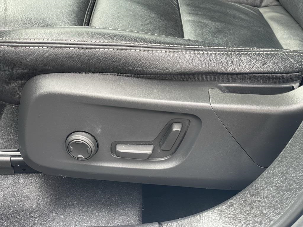 2023 Volvo XC40 Plus photo 9