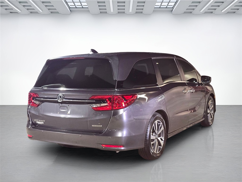 2022 Honda Odyssey Touring photo 3