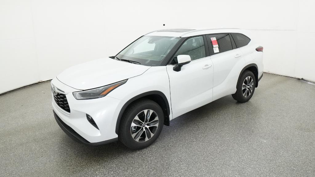 2026 Toyota Highlander XLE's photo