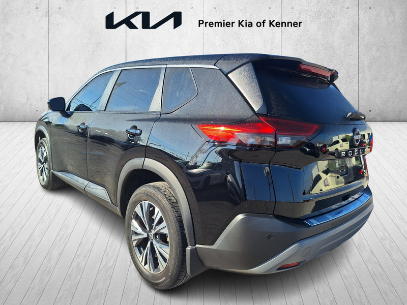 2022 Nissan Rogue SV photo 2