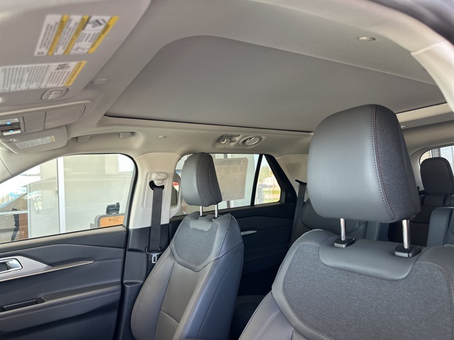 2025 Ford Explorer photo 32