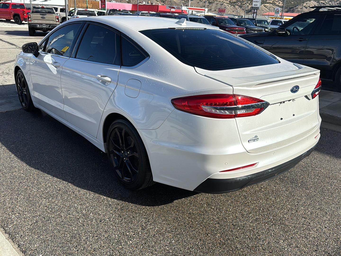 2019 Ford Fusion SE photo 3
