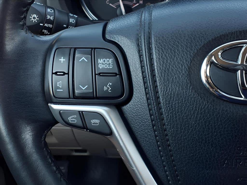 2014 Toyota RAV4 XLE photo 16