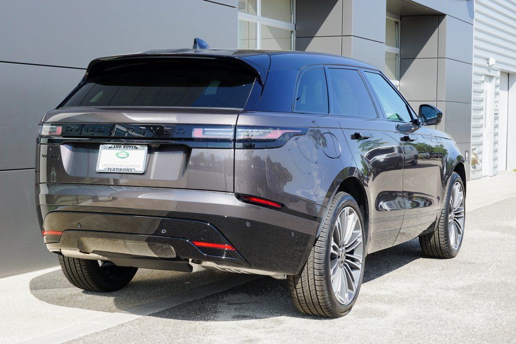 2025 Land Rover Range Rover SE photo 2