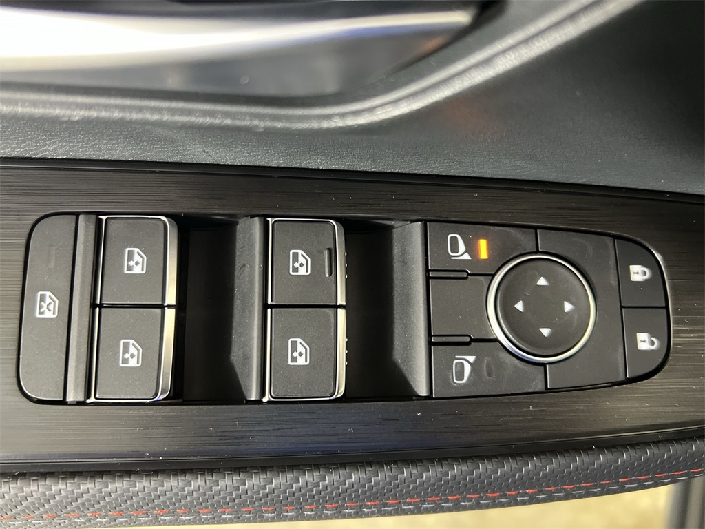 2026 Nissan Kicks SR photo 14