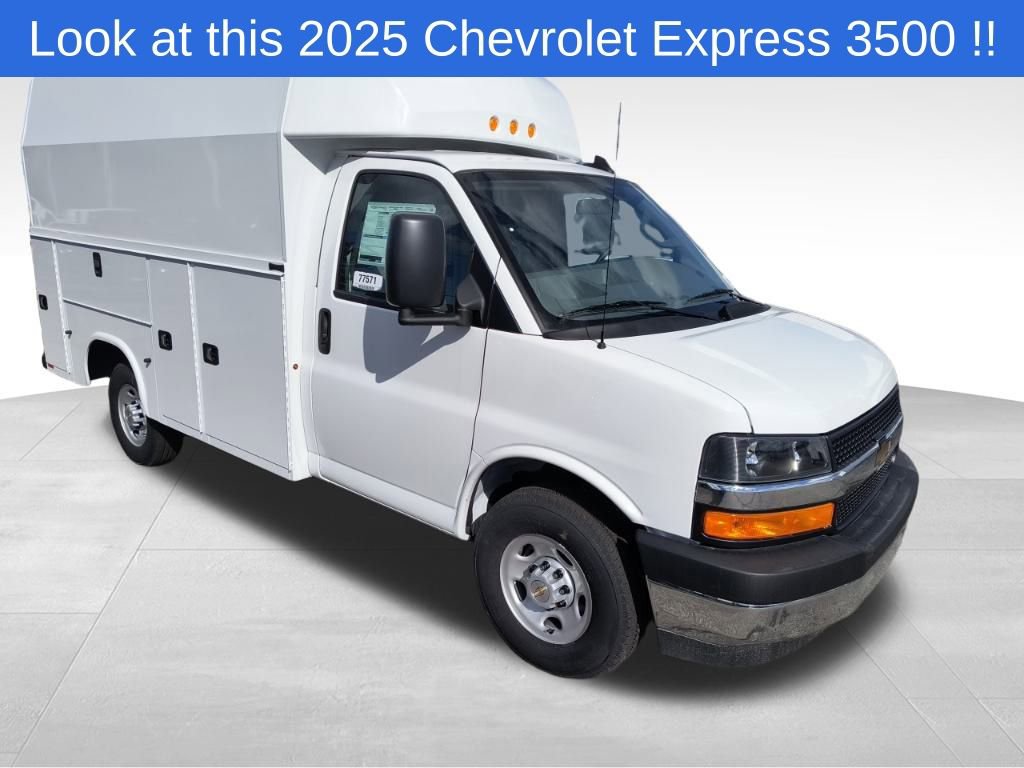 2025 Chevrolet Express Cutaway Base's photo