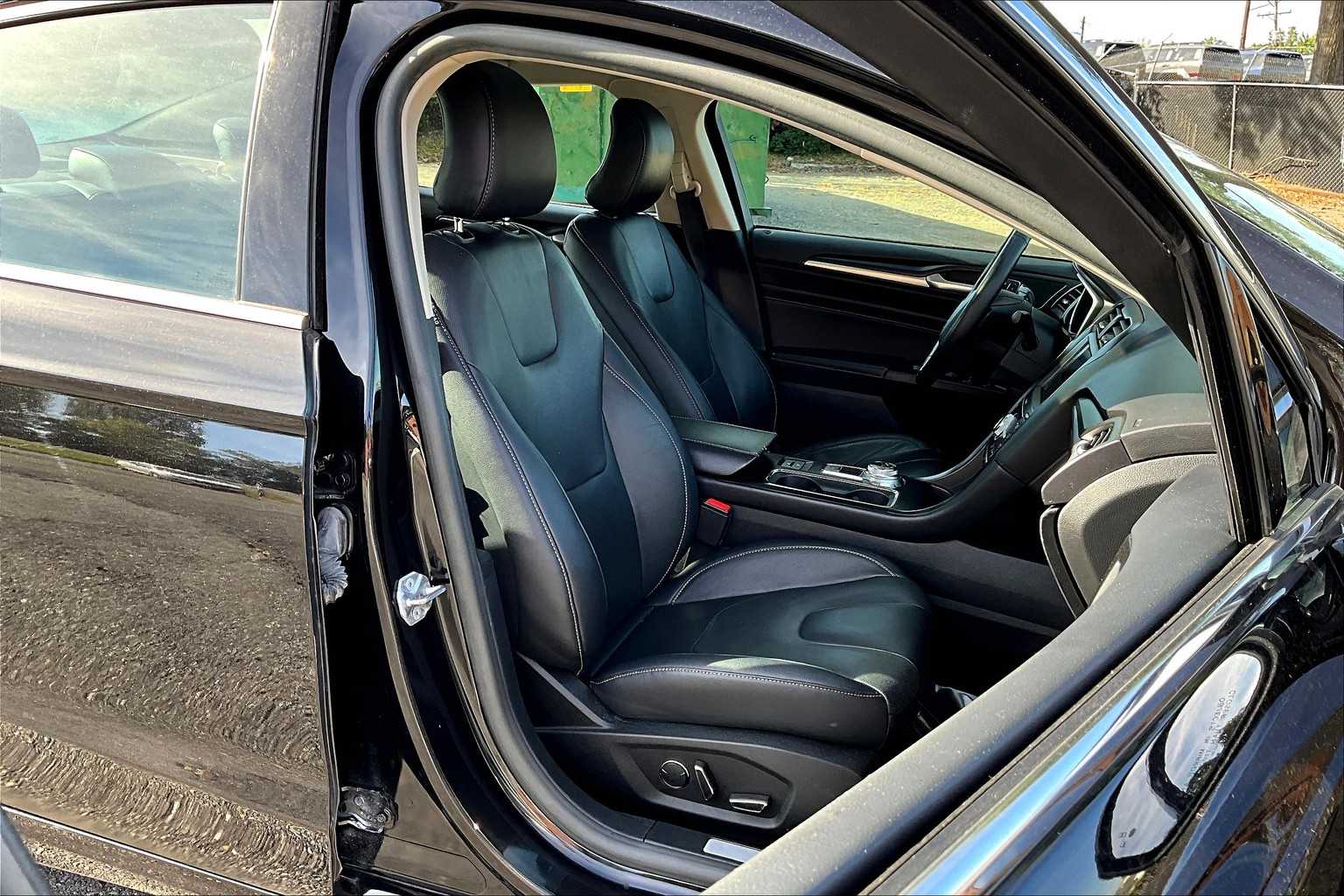 2019 Ford Fusion Hybrid Titanium photo 8