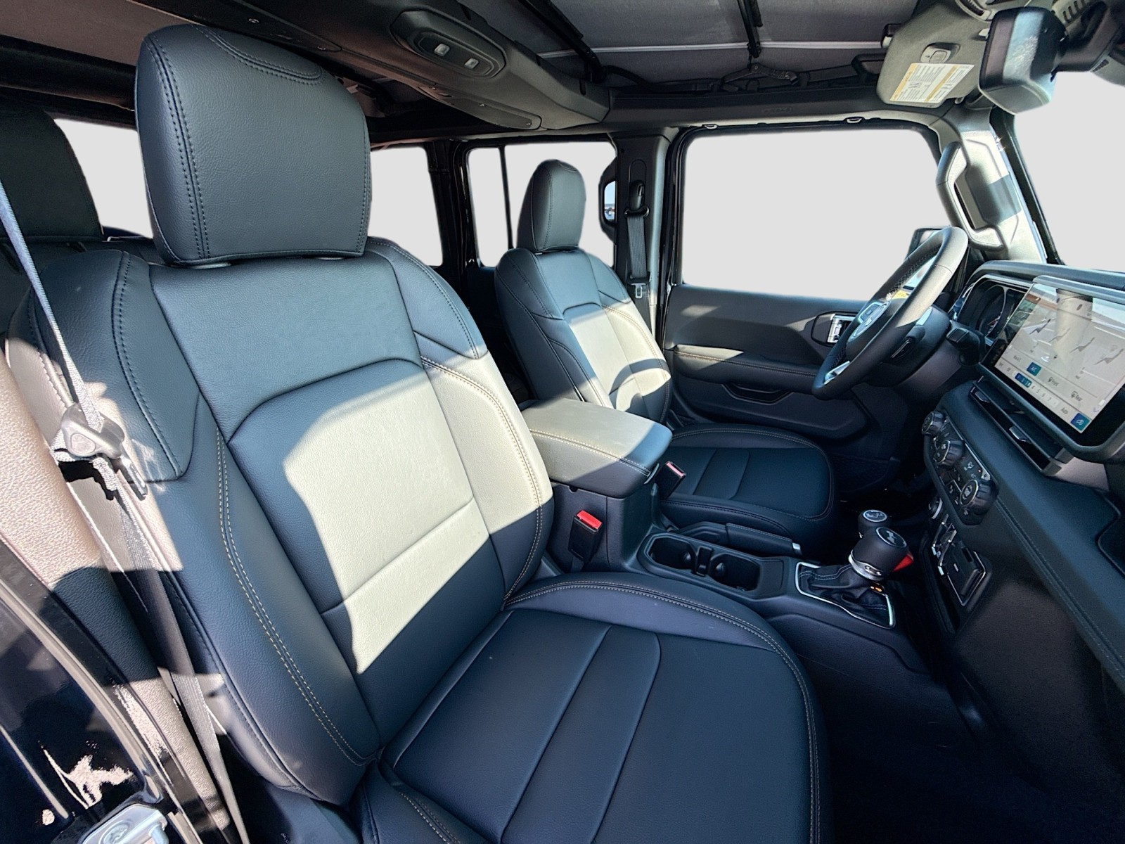 2025 Jeep Wrangler Sahara photo 24