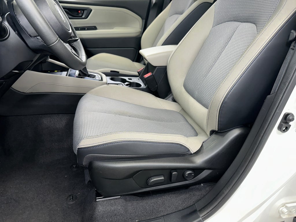 2025 Subaru Forester Premium photo 2