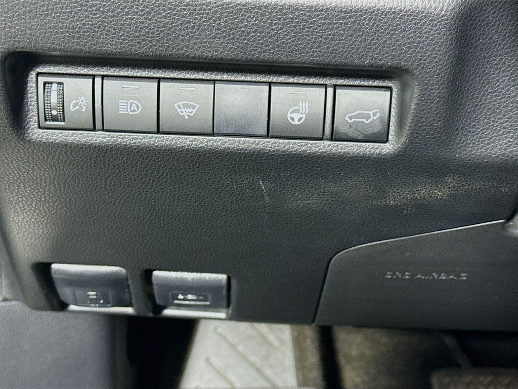 2021 Toyota RAV4 Limited photo 9