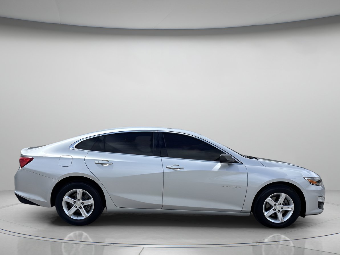 2019 Chevrolet Malibu LS photo 2