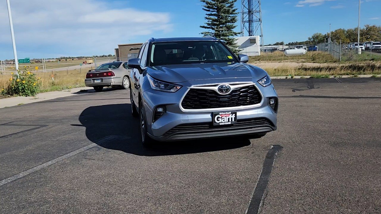 2020 Toyota Highlander XLE photo 2
