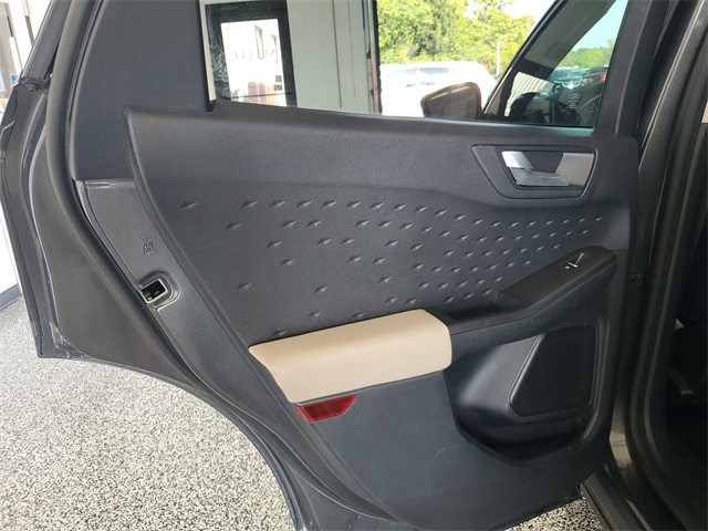 2020 Ford Escape SEL photo 23