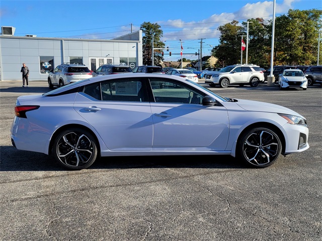 2025 Nissan Altima SR photo 2