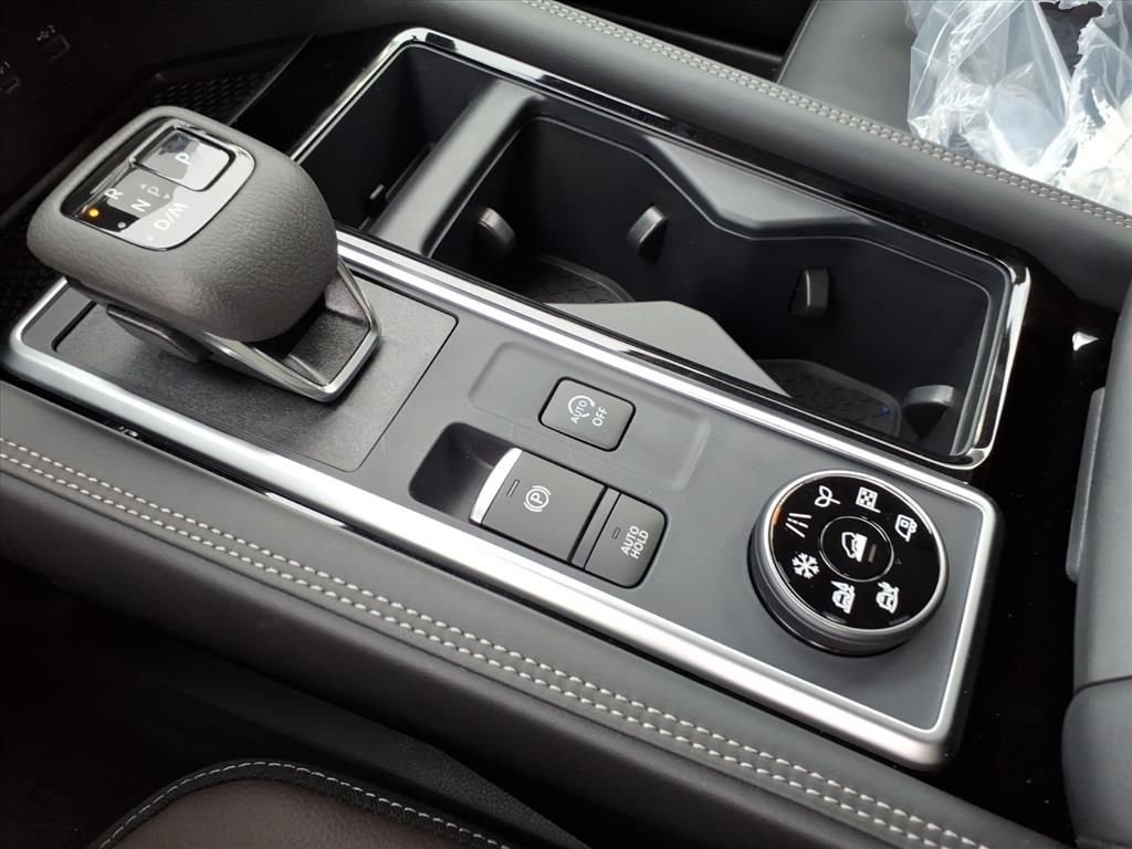 2025 Nissan Pathfinder Platinum photo 15