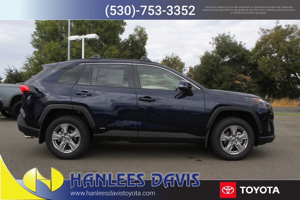 2025 Toyota RAV4 Hybrid XLE photo 5