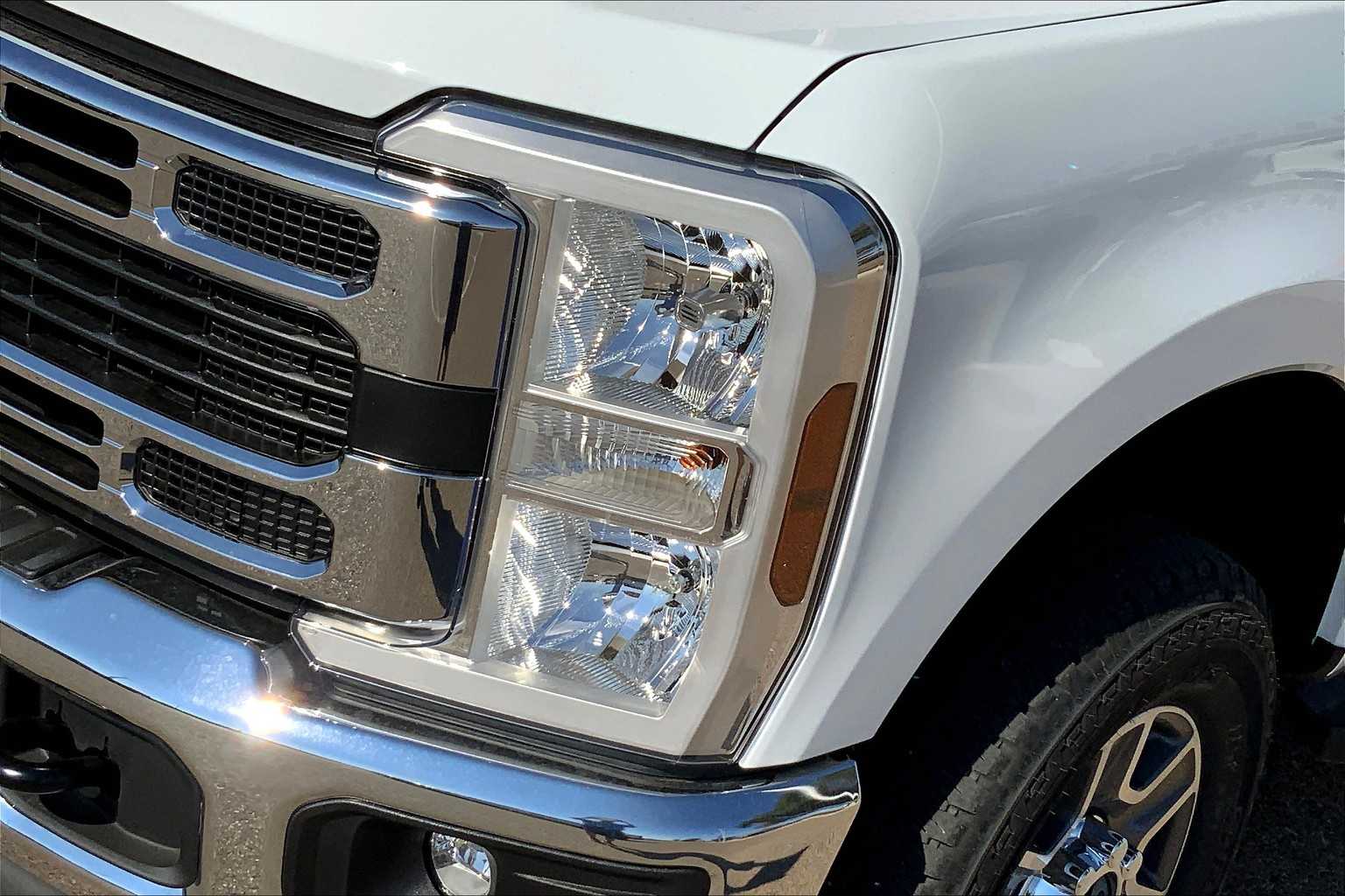 2025 Ford F-250 XLT photo 13