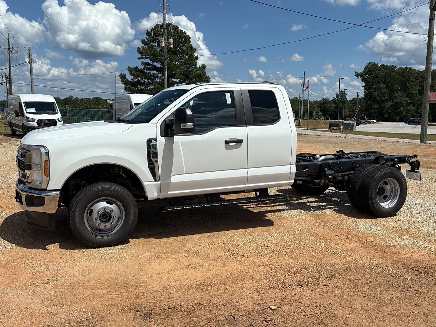 2025 Ford F-350 XL photo 2