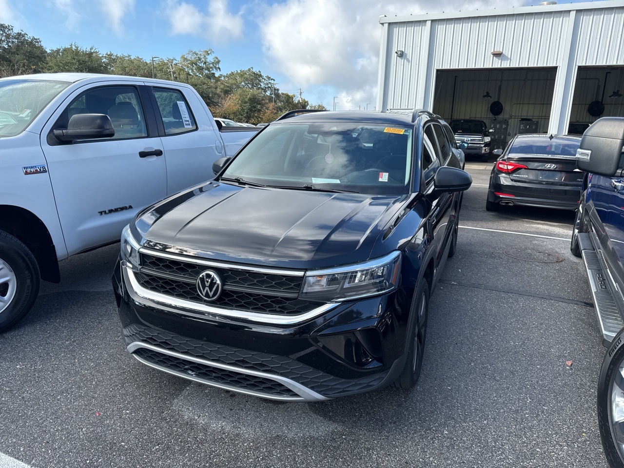 2022 Volkswagen Taos S's photo