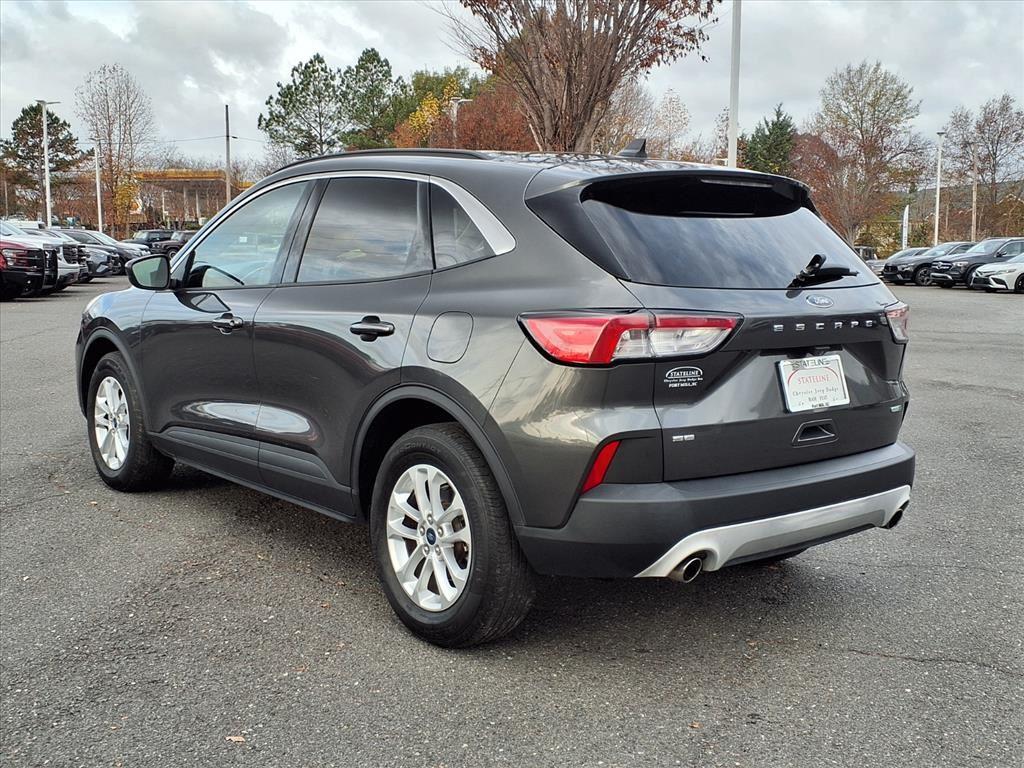 2020 Ford Escape SE photo 2
