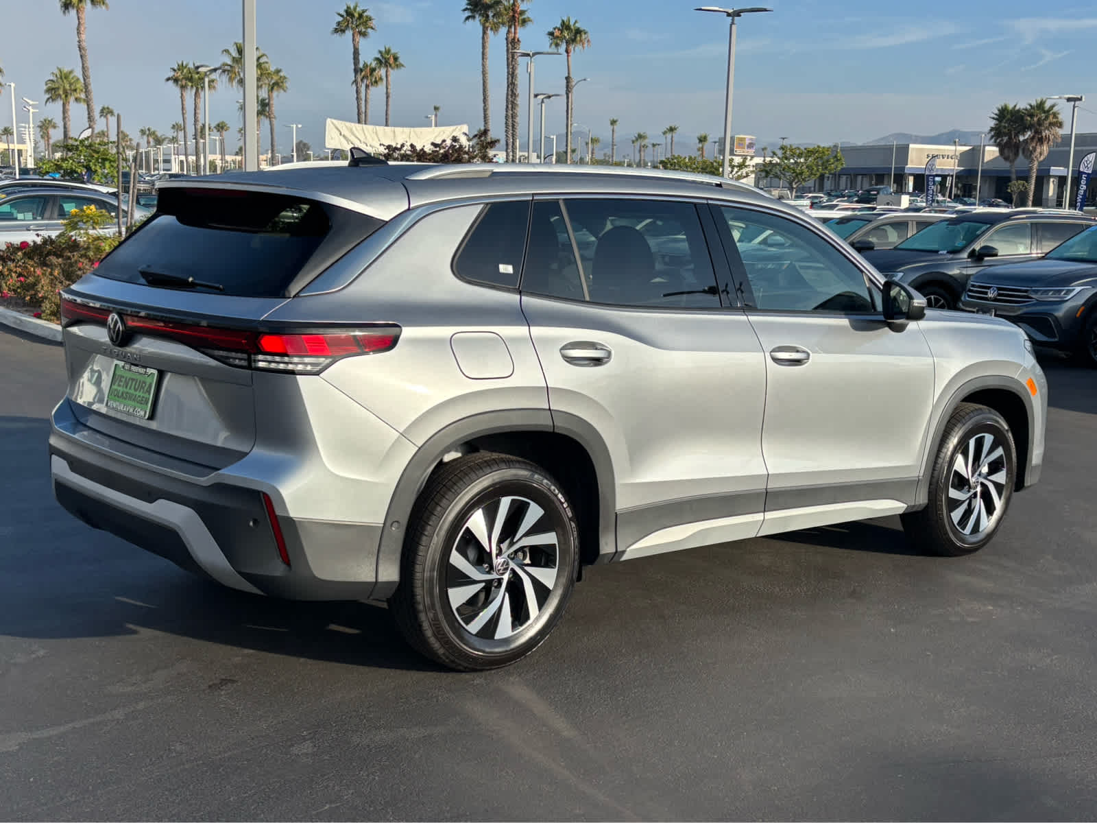2025 Volkswagen Tiguan S photo 3