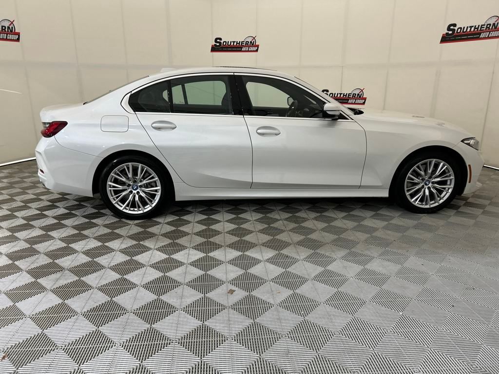 2024 Bmw 330e xDrive photo 2