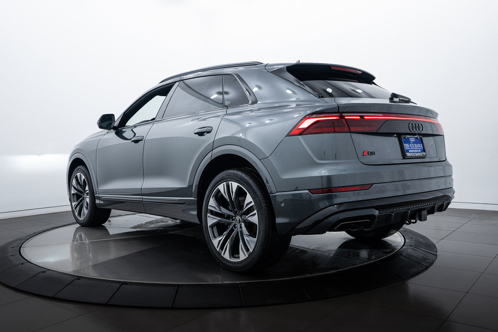 2025 Audi Q8 Premium Plus photo 4