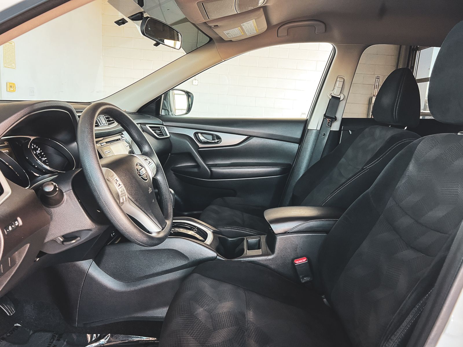 2016 Nissan Rogue SV photo 19