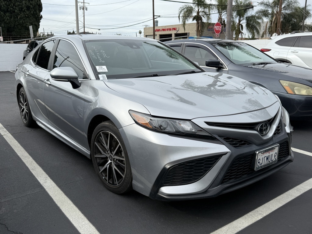 2023 Toyota Camry SE's photo