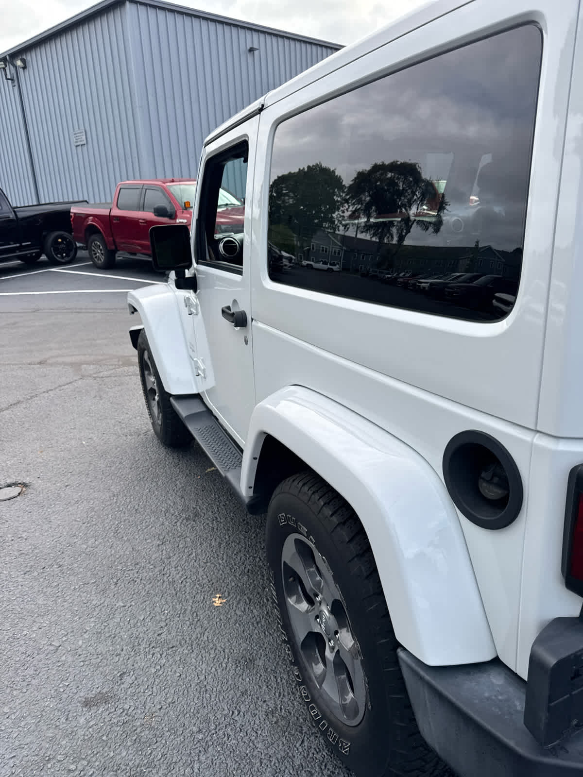 2017 Jeep Wrangler Sahara photo 13