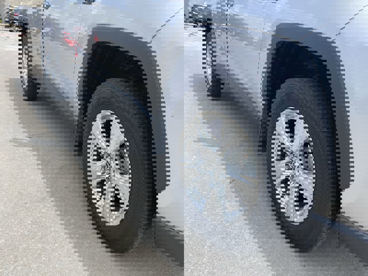 Used 2021 Toyota RAV4 XLE with VIN 4T3R6RFV3MU012724 for sale in Kansas City