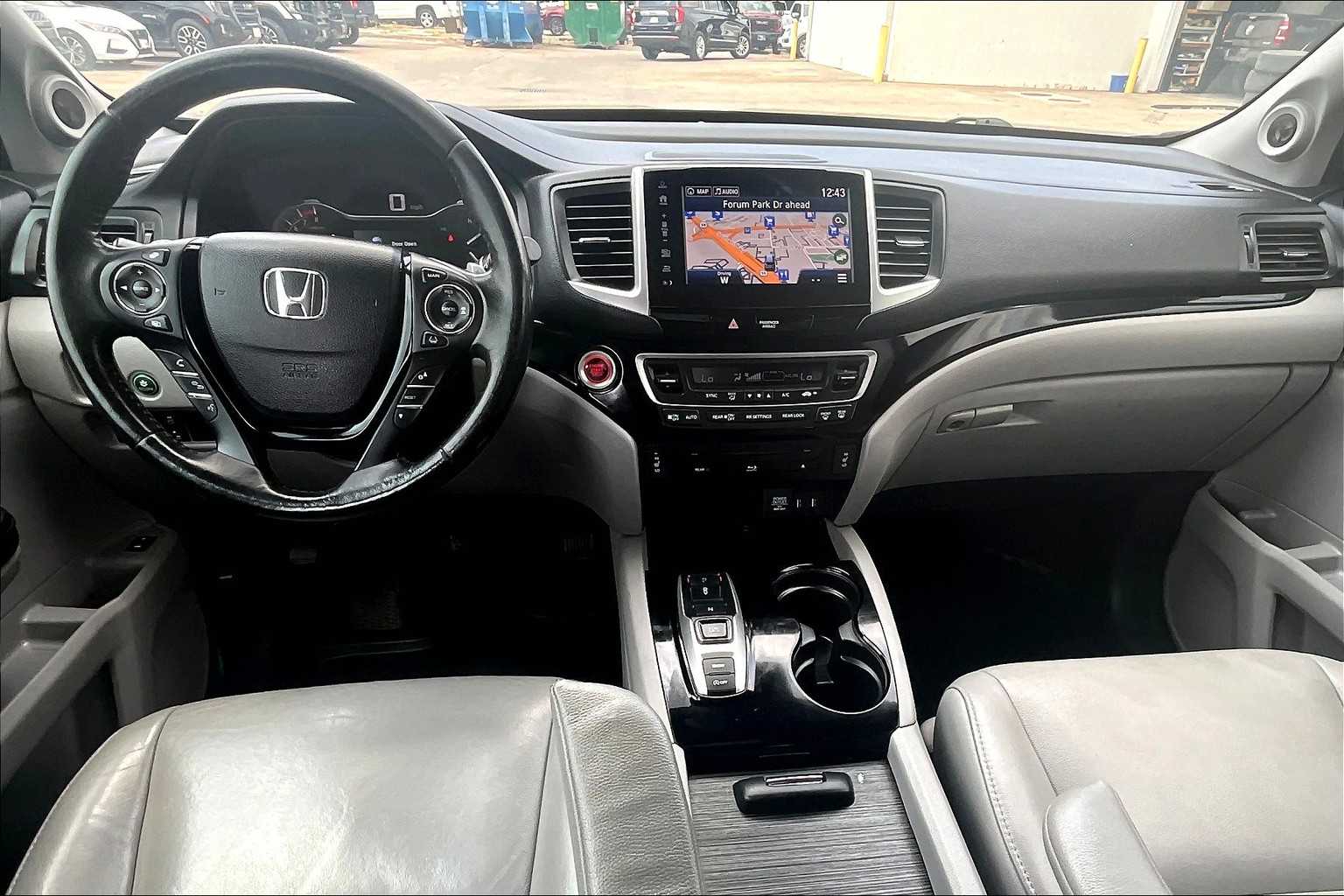 2018 Honda Pilot Touring photo 15