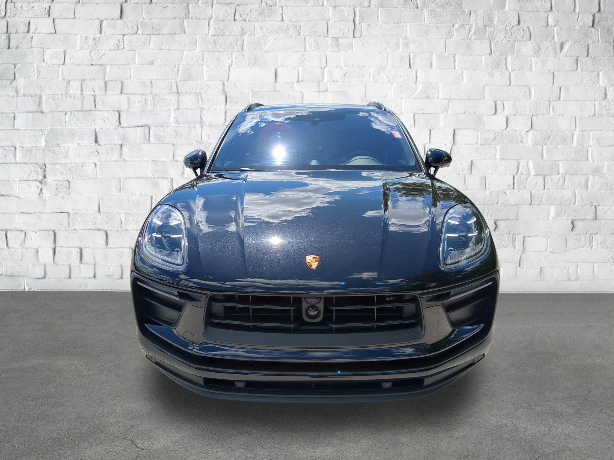 2024 Porsche Macan Base photo 2