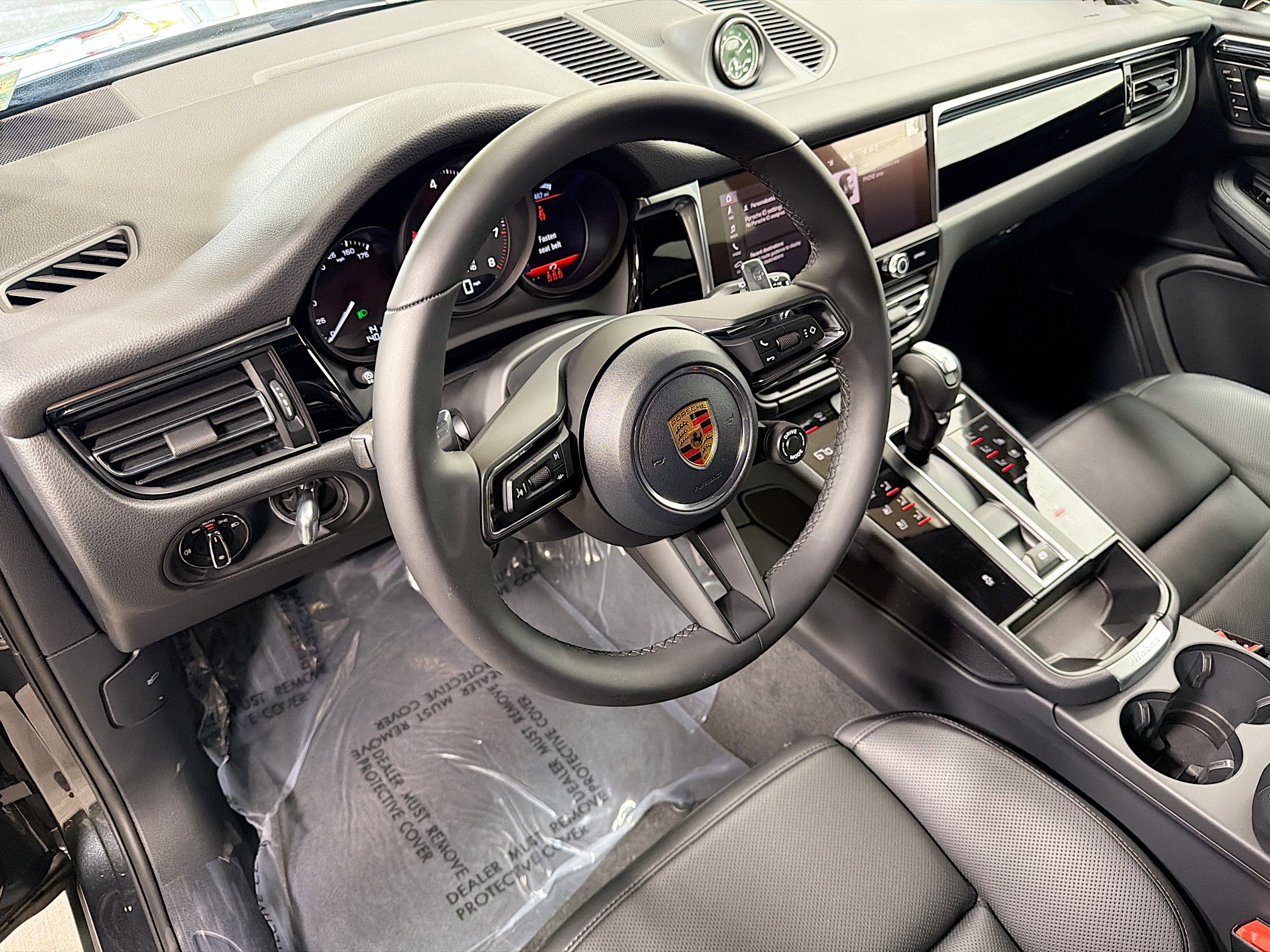 2026 Porsche Macan T photo 4