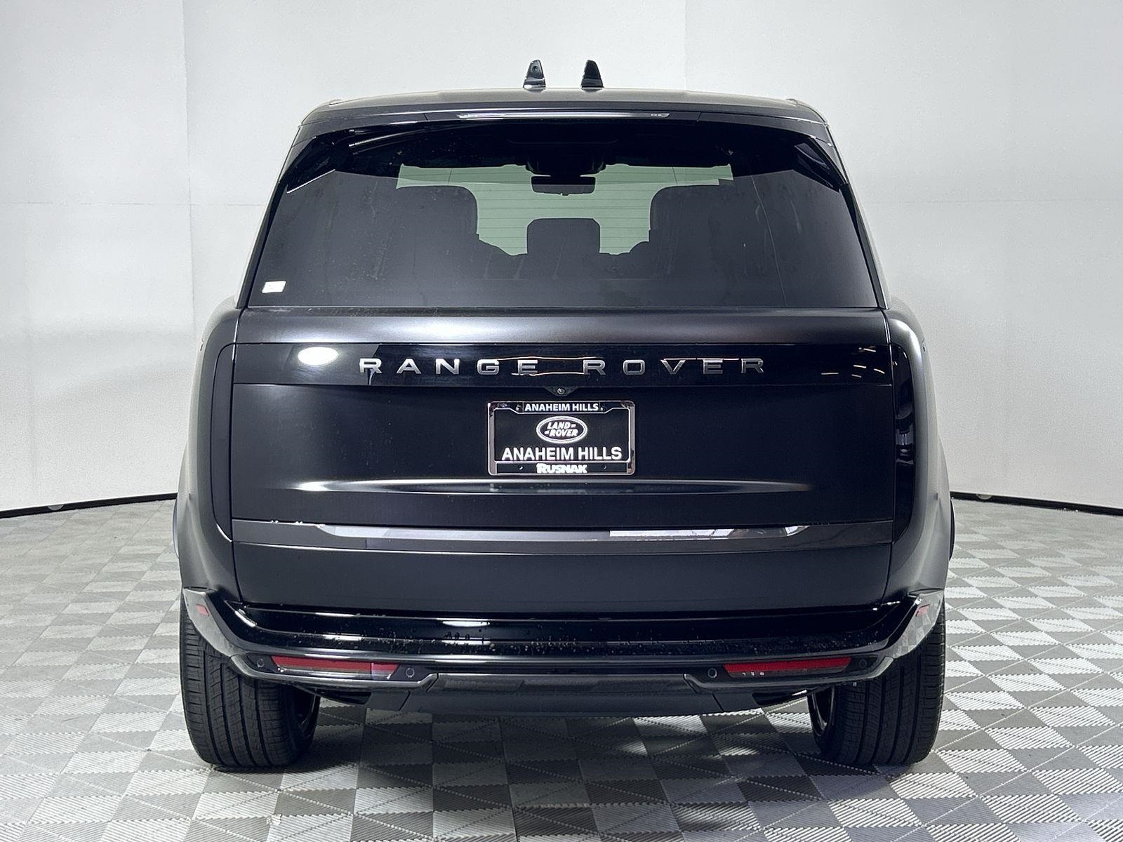 2025 Land Rover Range Rover SE photo 3