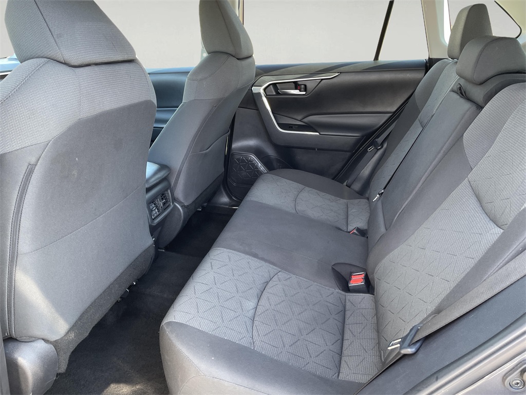 2022 Toyota RAV4 XLE photo 10
