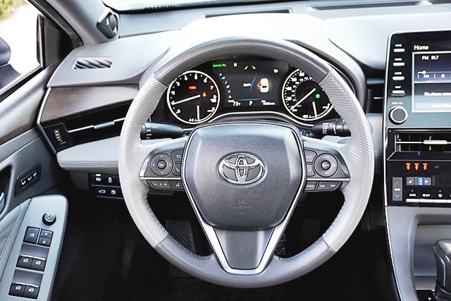 Used 2019 Gray Toyota XLE image 18