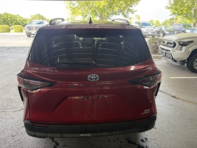 2023 Toyota Sienna XLE photo 6