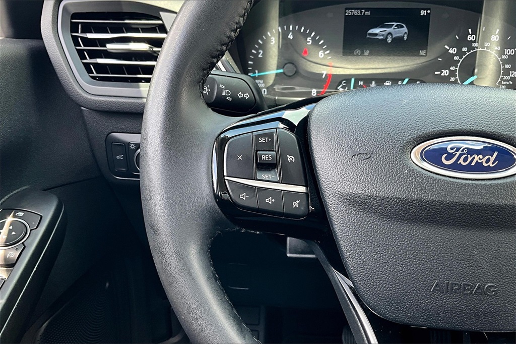 2022 Ford Escape SEL photo 18