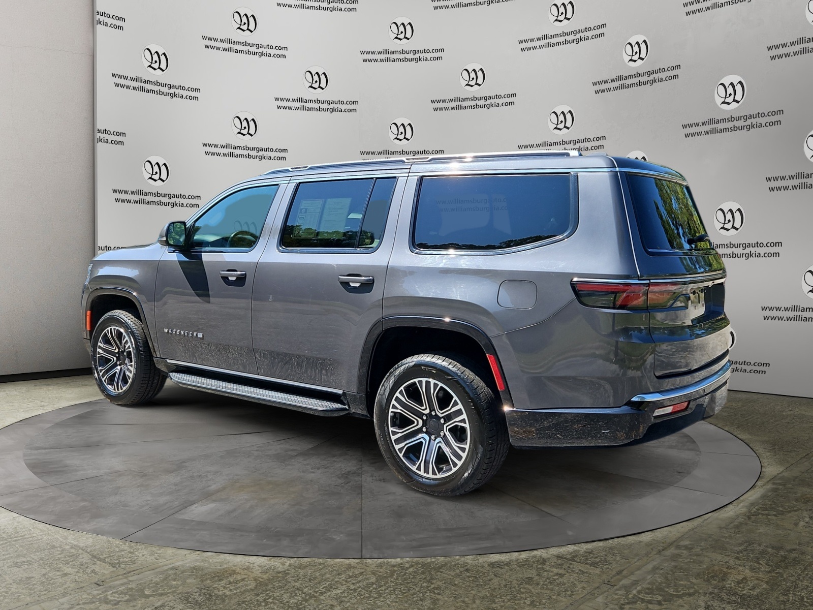 2022 Jeep Wagoneer Series III photo 2