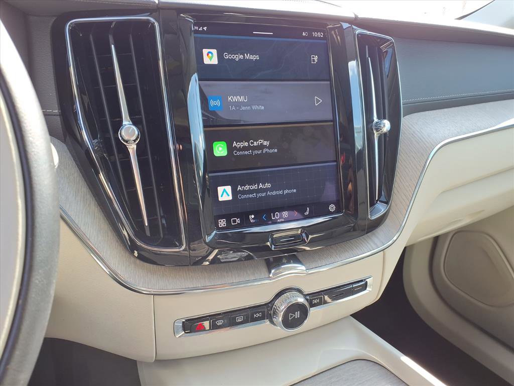 2022 Volvo XC60 Recharge Hybrid Inscription photo 8
